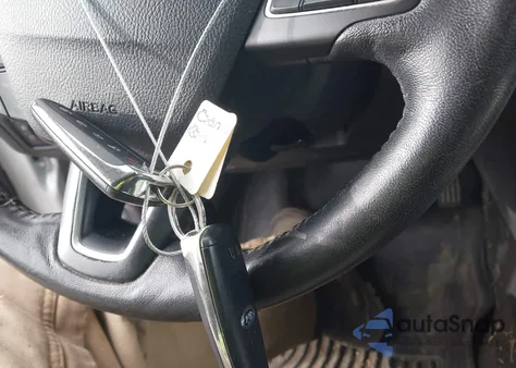 2017 Ford Focus Titanium z USA, uszkodzony, nr VIN 1FADP3N28HL333927